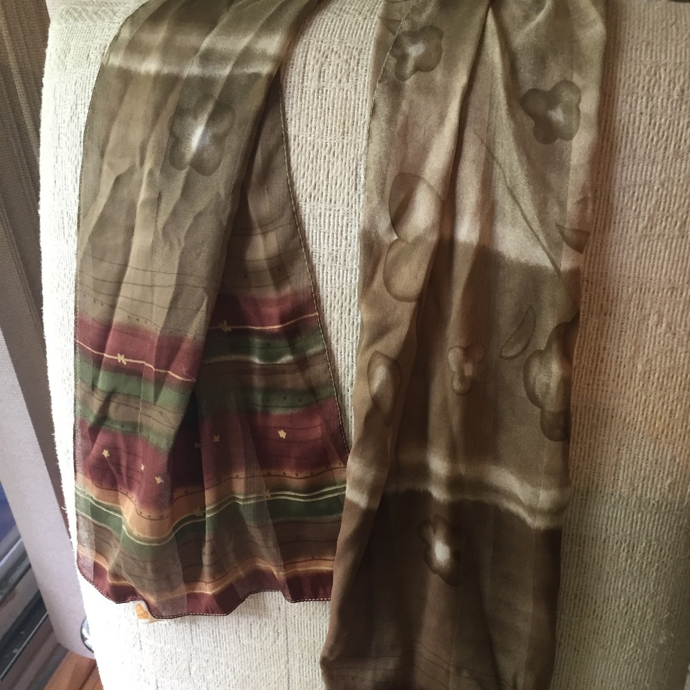 SCARF - Picture 2 of 3